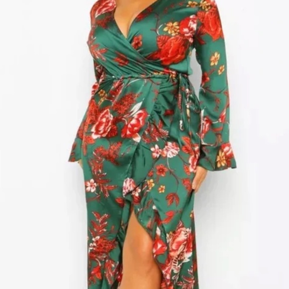 Boohoo Dresses & Skirts - MAKE AN OFFER! Wrap Dress Size 20 - green floral silky sexy elegant formal